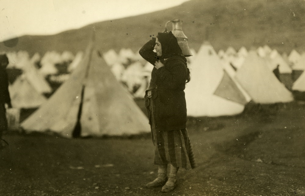 macronissi woman tents