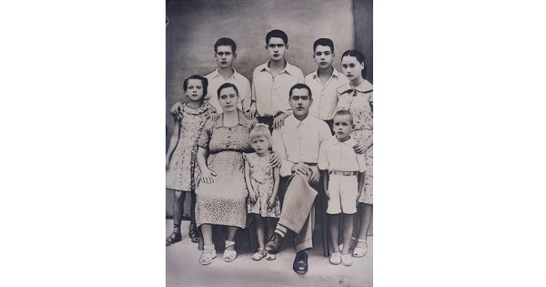 kapanikas family